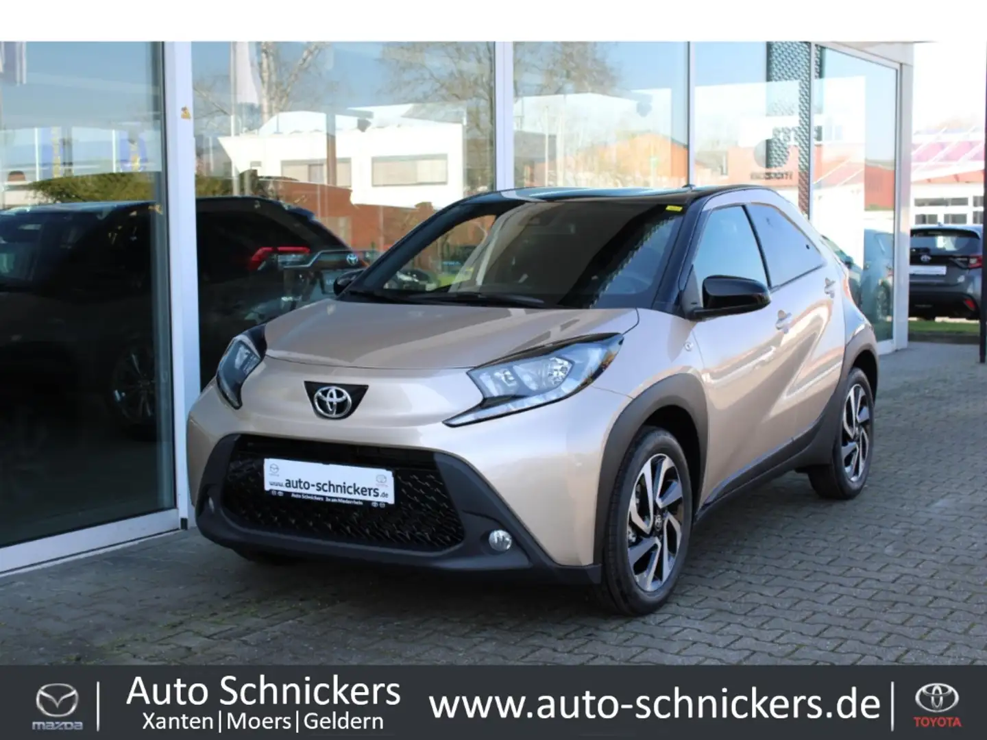 Toyota Aygo X TEAM DEUTSCHLAND+CARPLAY+SHZ+KAMERA Beige - 1