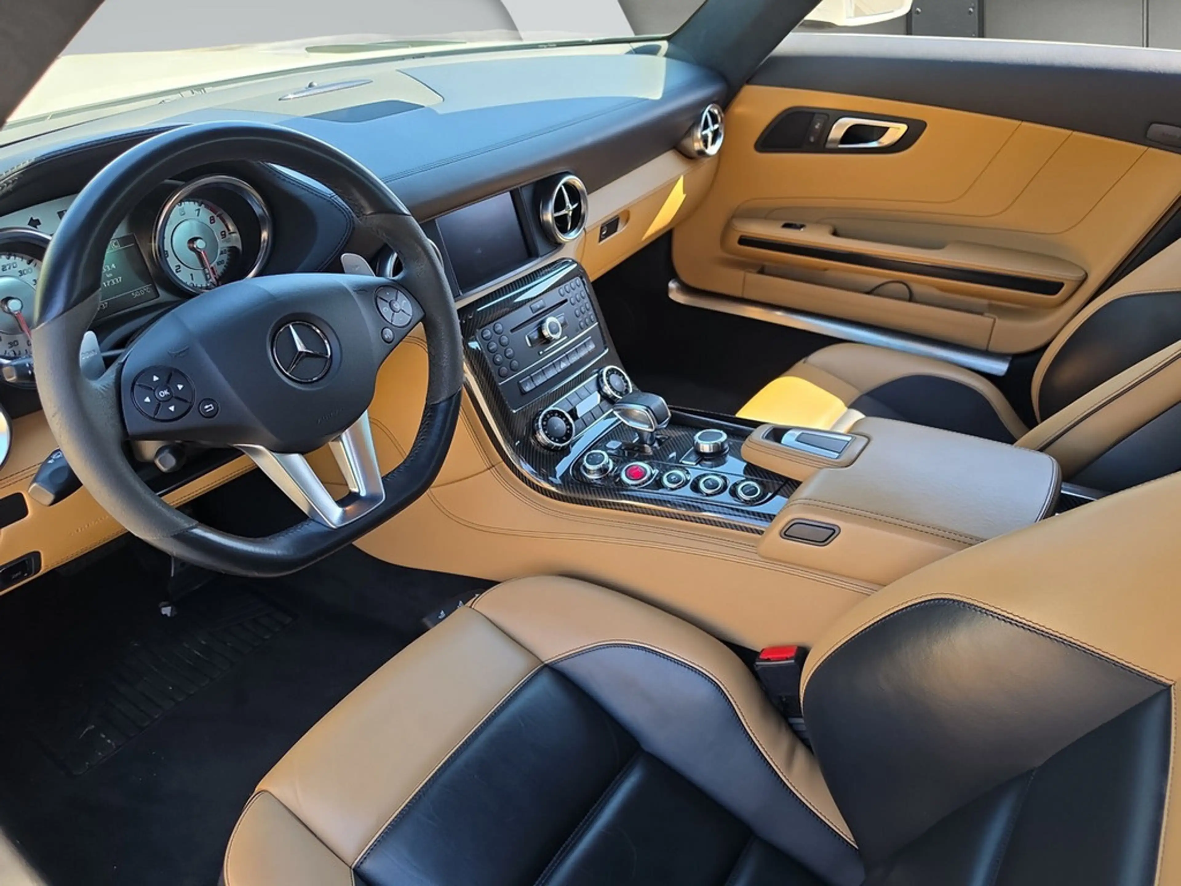 Mercedes-Benz SLS AMG Roadster *KERAMIK*EXCLUSIV*AIRSCARF* Xenon — photo 9