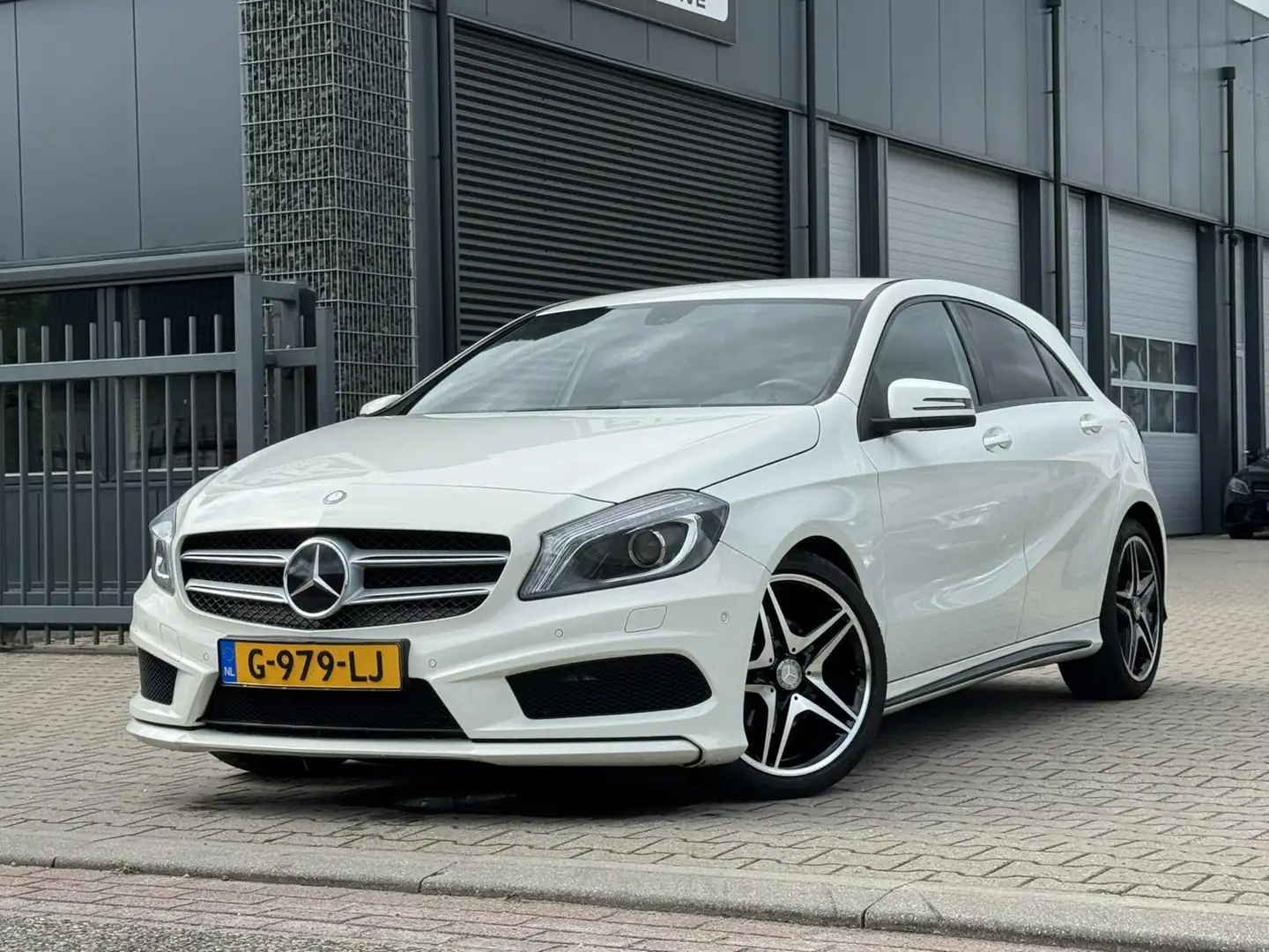 Mercedes-Benz A 180 Prestige AMG | CarPlay | Night | Xenon Wit - 2