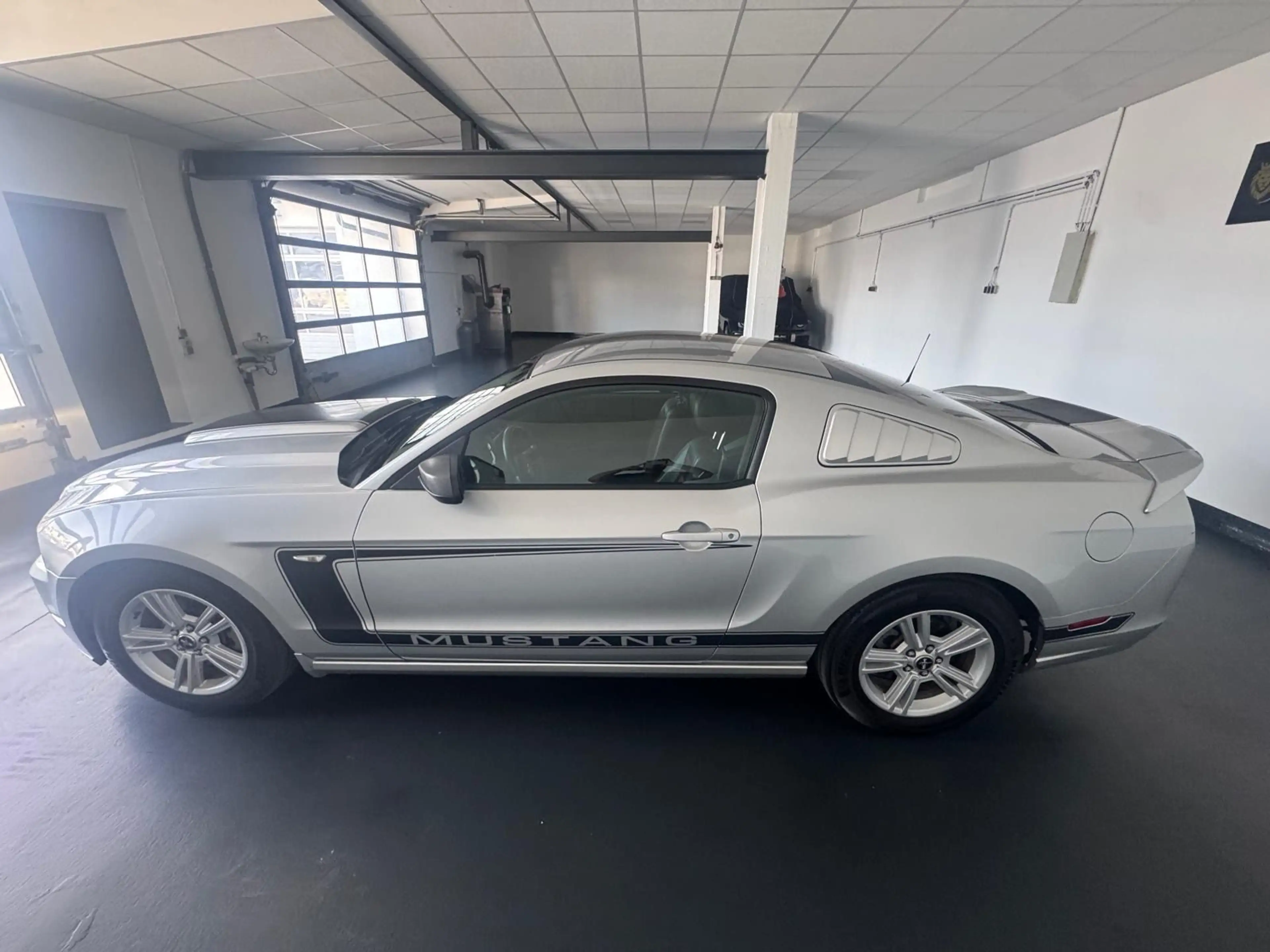 Ford Mustang 3.7 V6 "SPORT+LEDER+Bi-XENON+MAGNOFLOW" — photo 12