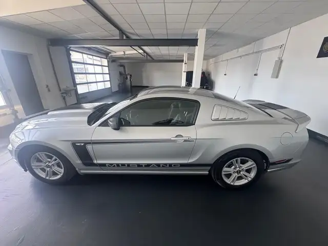 Ford Mustang view 12