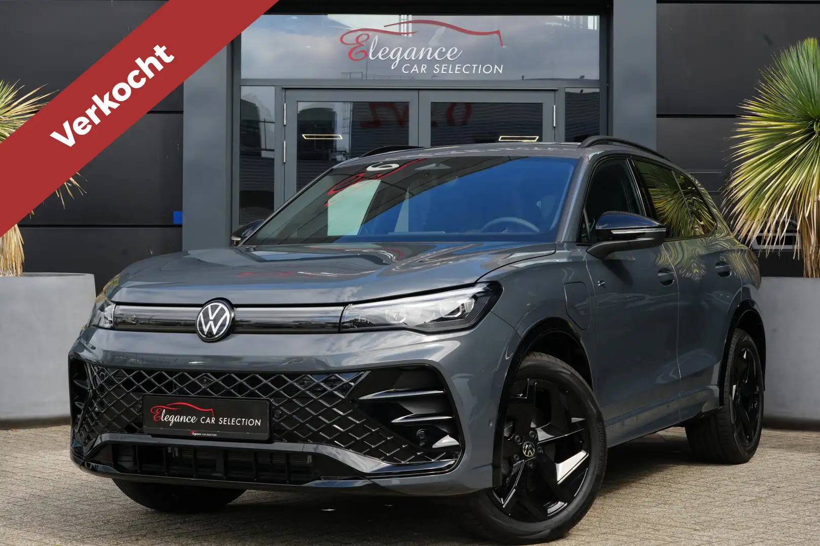 Volkswagen Tiguan 1.5 eHybrid R-Line Edition 272pk Panoramadak/IQ-Li Grijs - 1