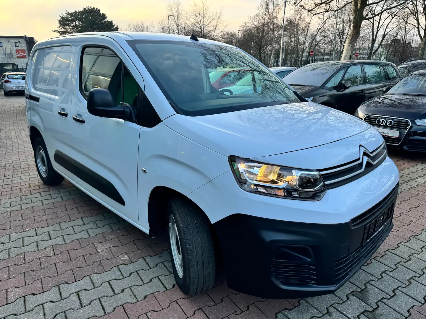 Citroen Berlingo Club M/L1 TAGESZULLASUNG mit 4km Weiß - 2