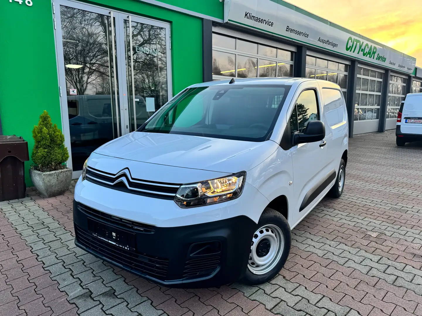 Citroen Berlingo Club M/L1 TAGESZULLASUNG mit 4km Weiß - 1