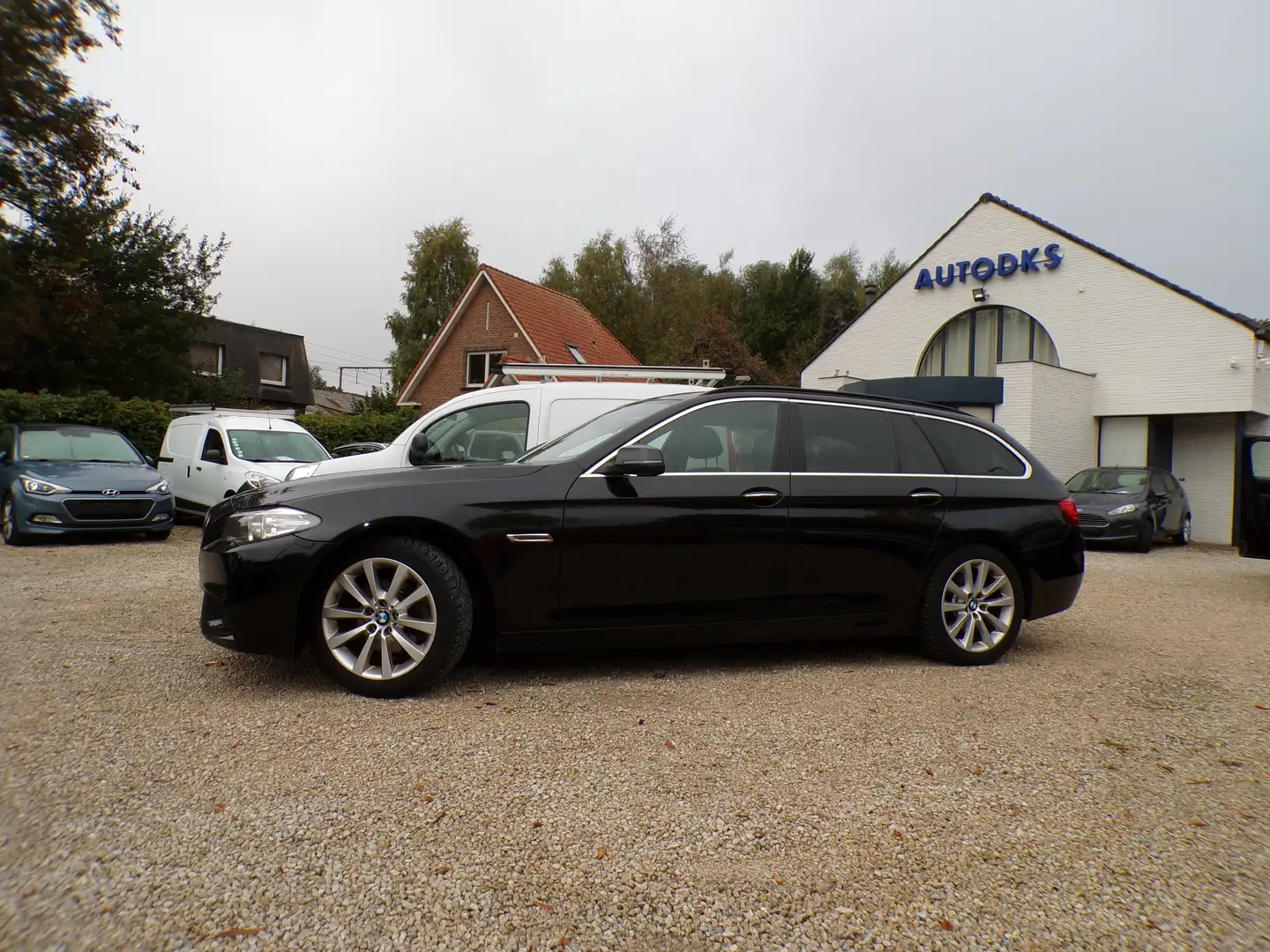 BMW 518 D TOURING Automaat/Leder/Navi/Trekhaak Zwart - 2
