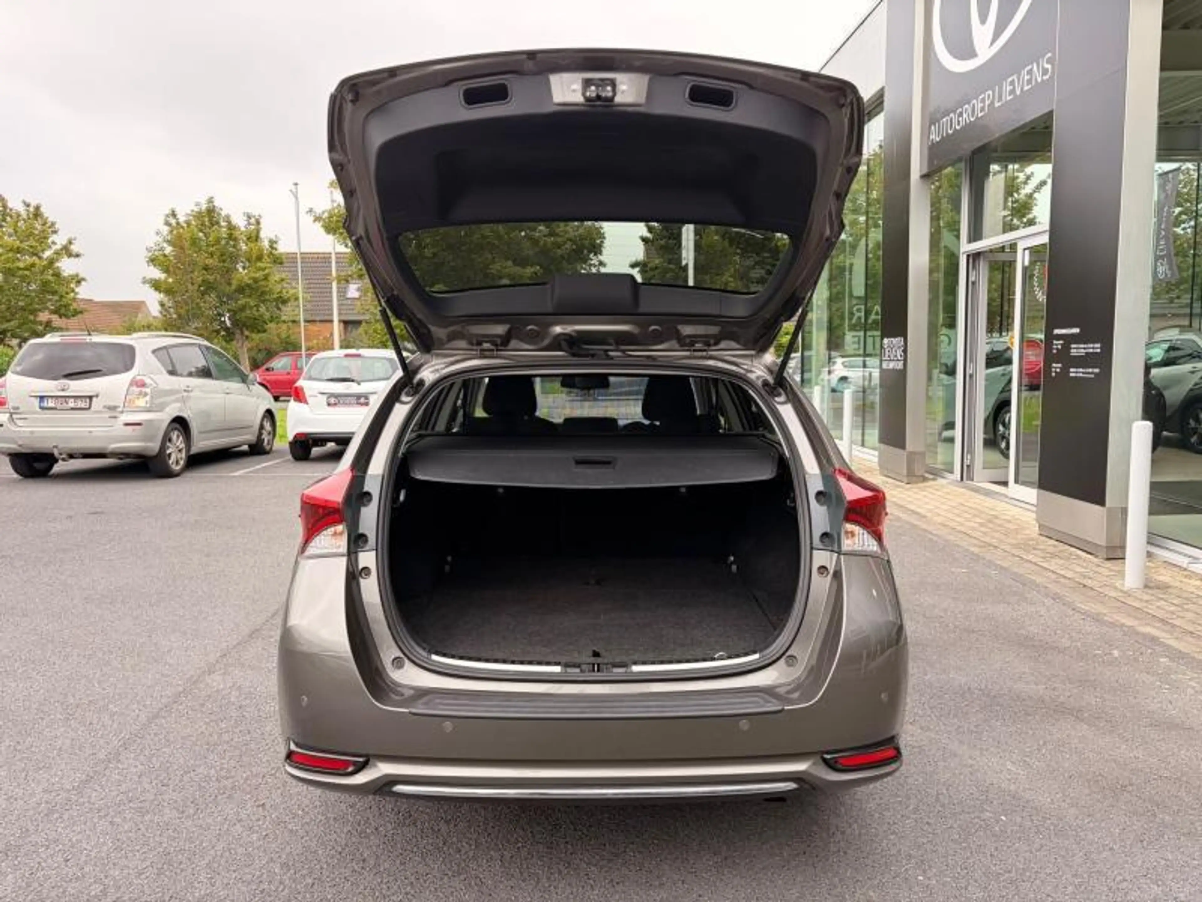 Toyota Auris 1.2B-MT COMFORT-TOURING SPORTS — photo 7