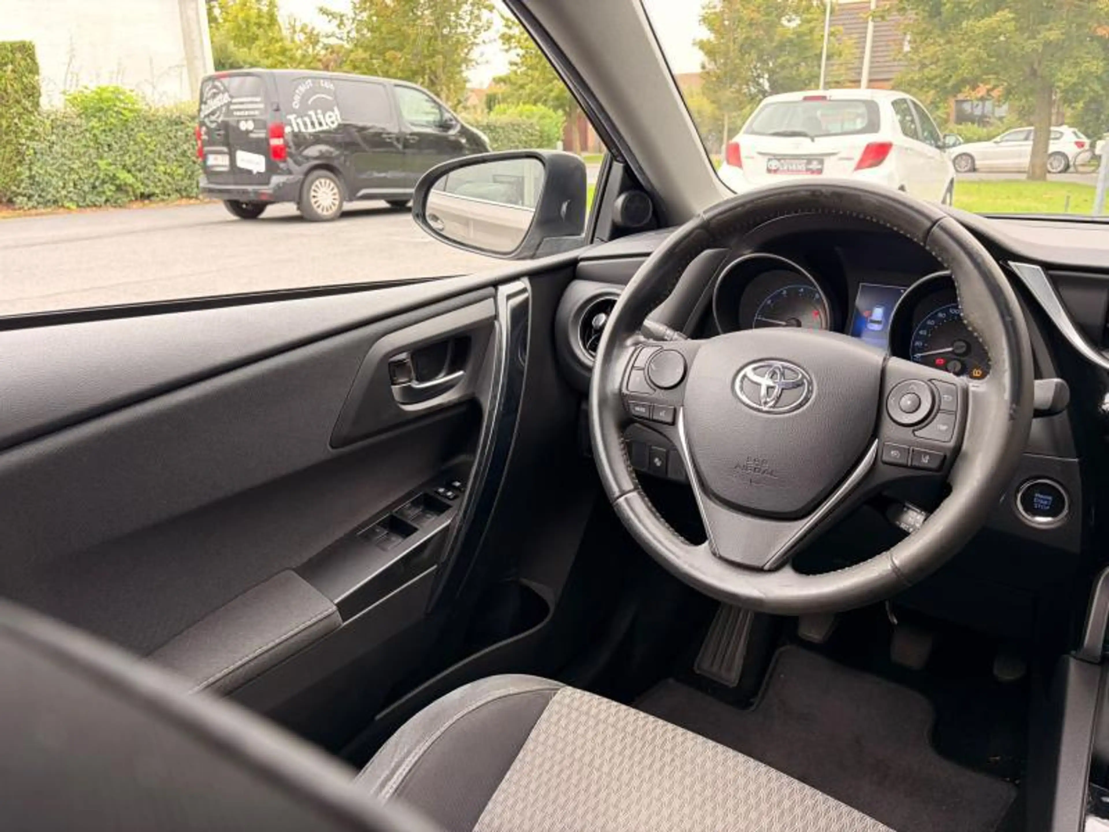 Toyota Auris 1.2B-MT COMFORT-TOURING SPORTS — photo 12