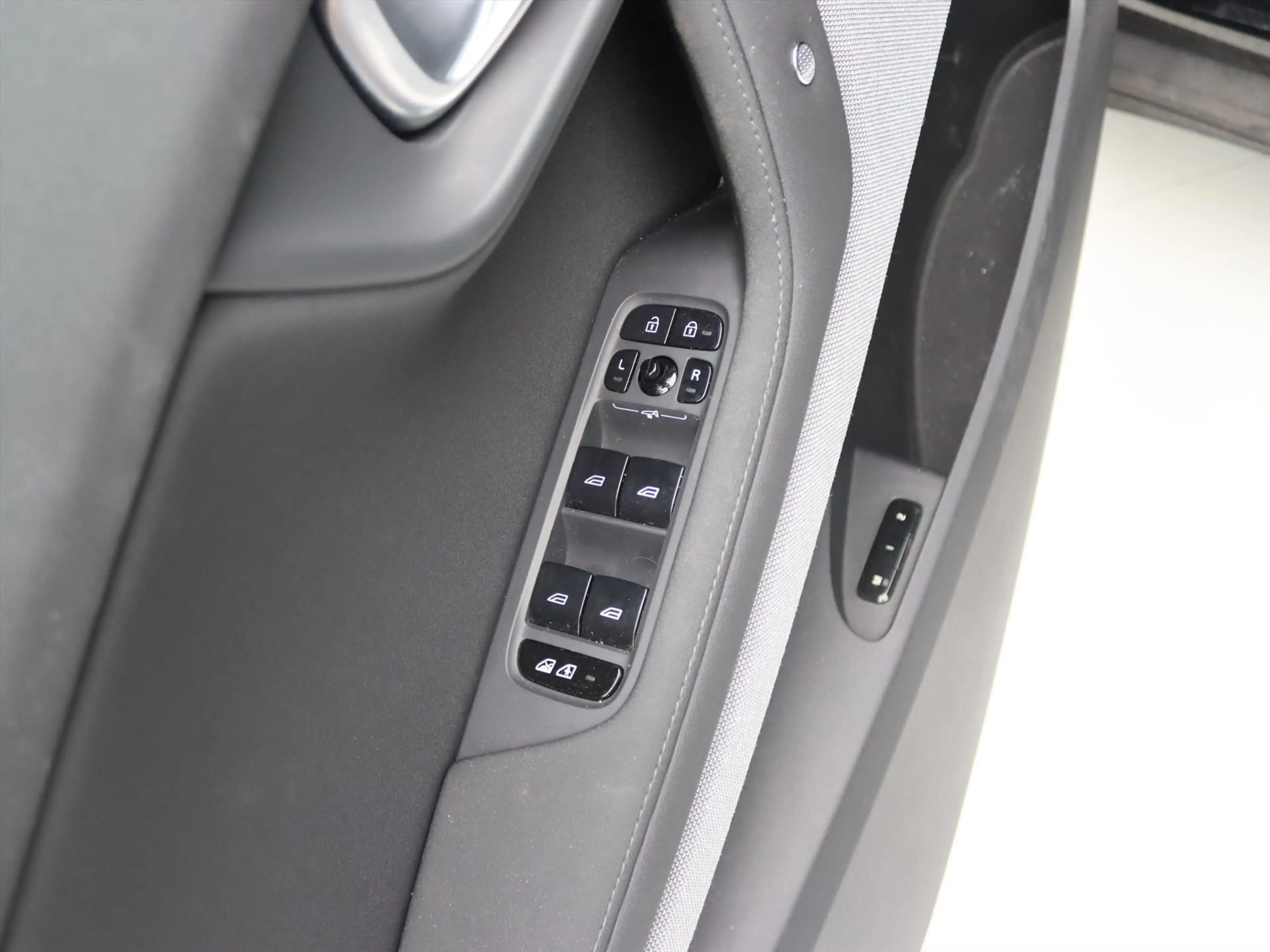 Polestar 2 Long Dual AWD 300kW 78kWh Pilot Plus [ PANO+20 INC — photo 35