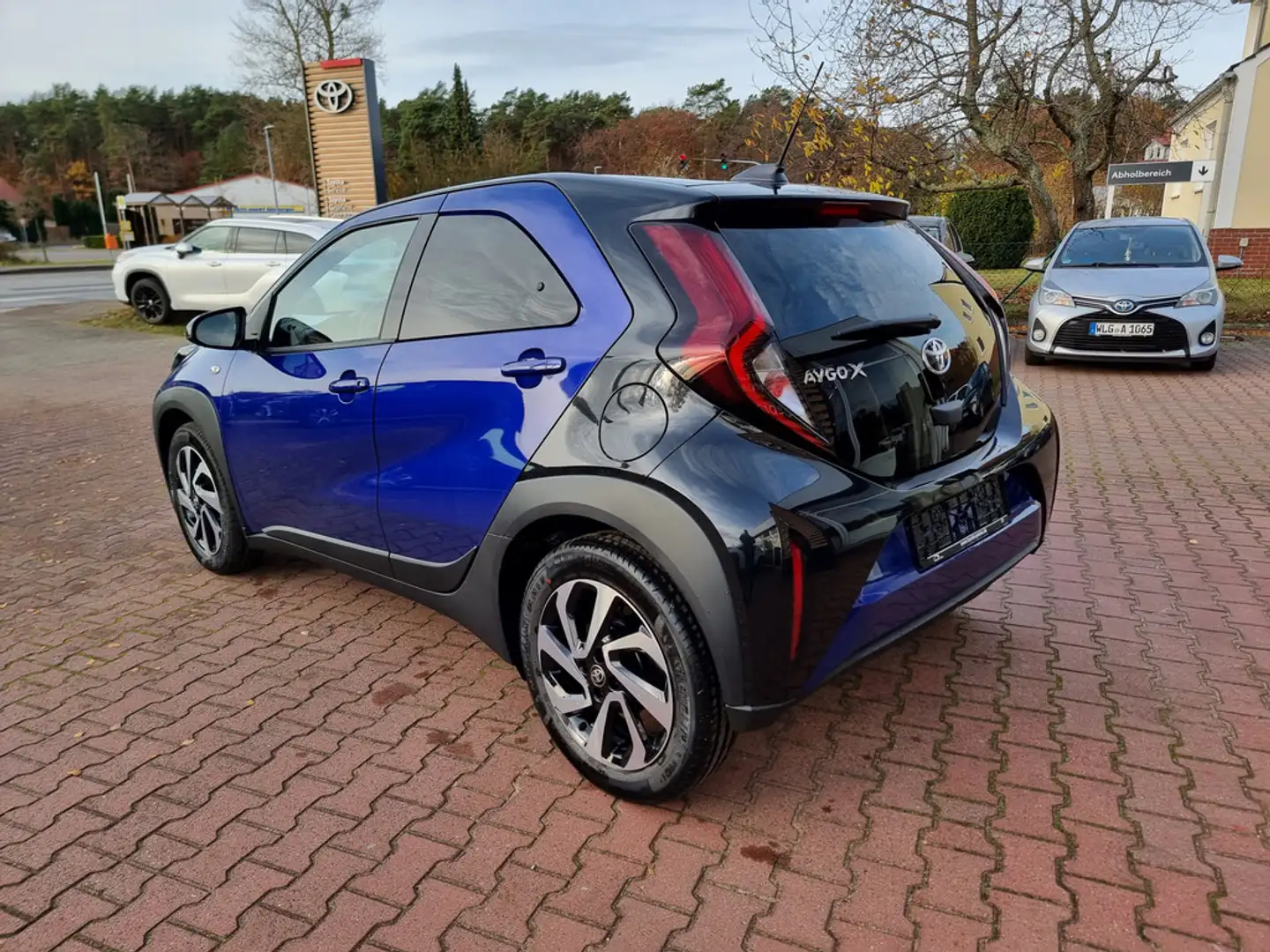Toyota Aygo X 1.0 Teamplayer Blau - 2