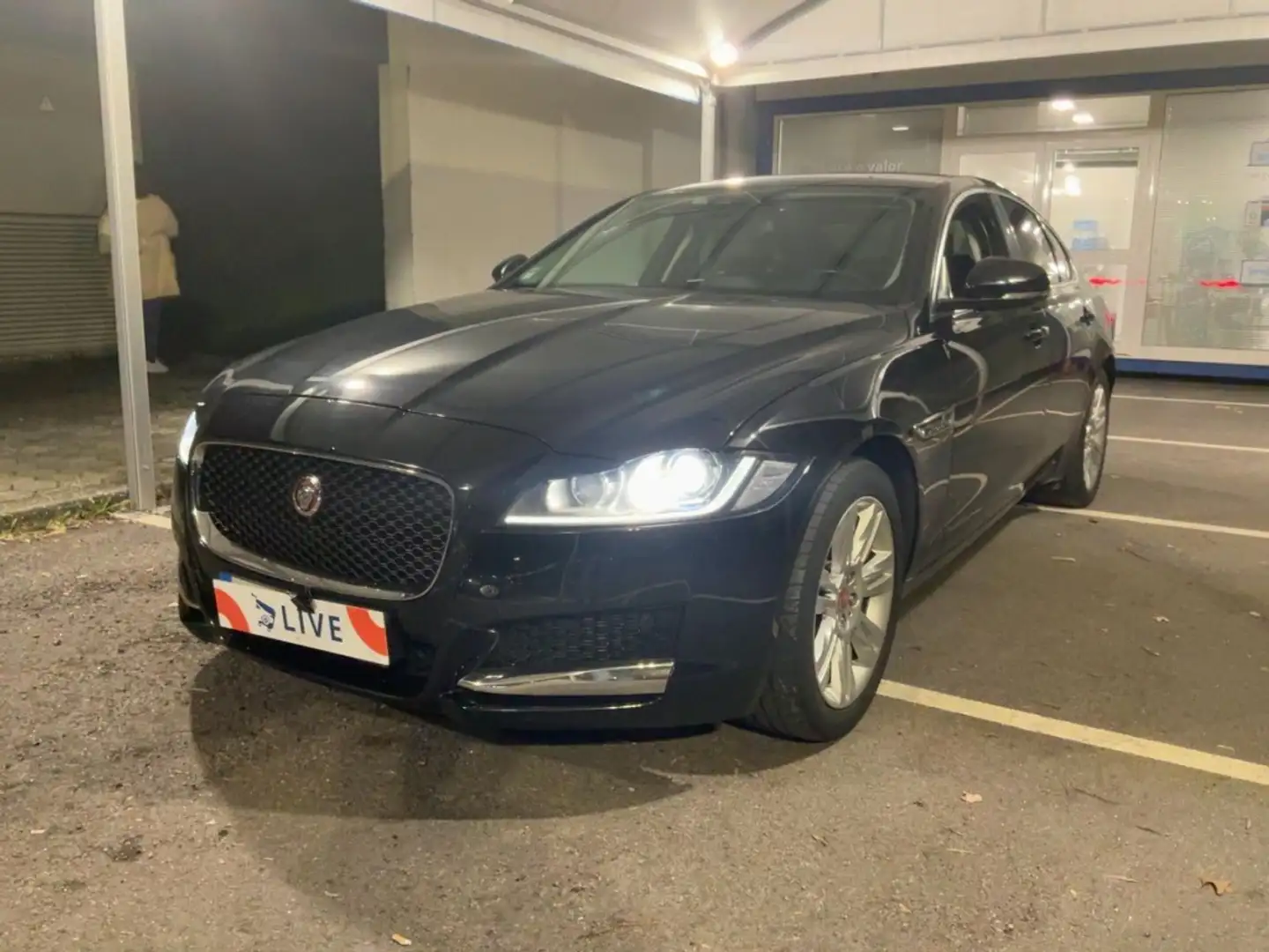 Jaguar XF 2.0i4D Prestige AWD Aut. 180 - 1