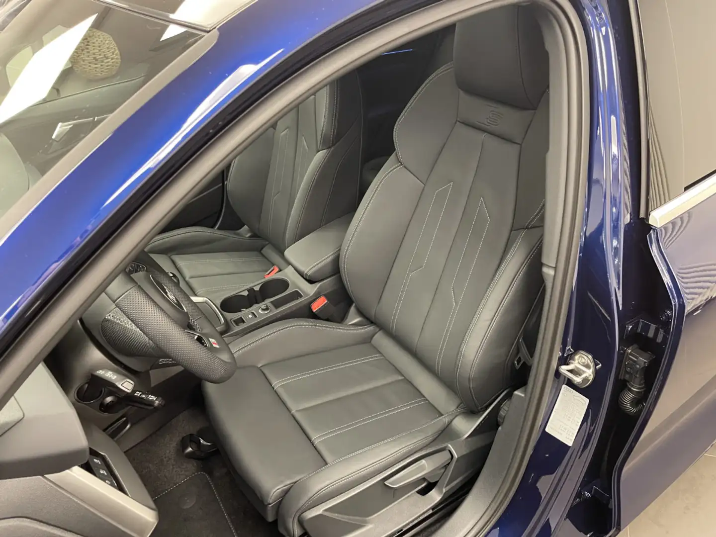 Audi A3 Sportback S line 30 TDI 116 CV / 85 kW boite manue Bleu - 2