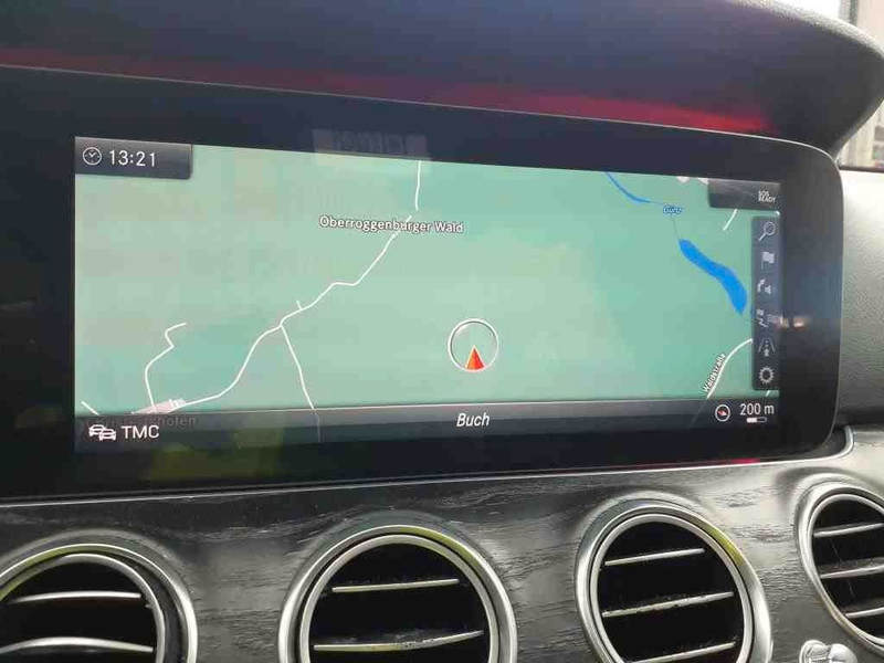 Mercedes-Benz E 220 d Limousine *PANORAMA*360° KAMERA* — photo 10