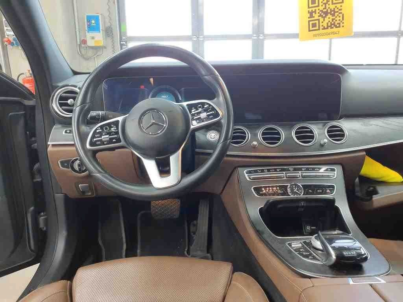 Mercedes-Benz E 220 d Limousine *PANORAMA*360° KAMERA* — photo 6