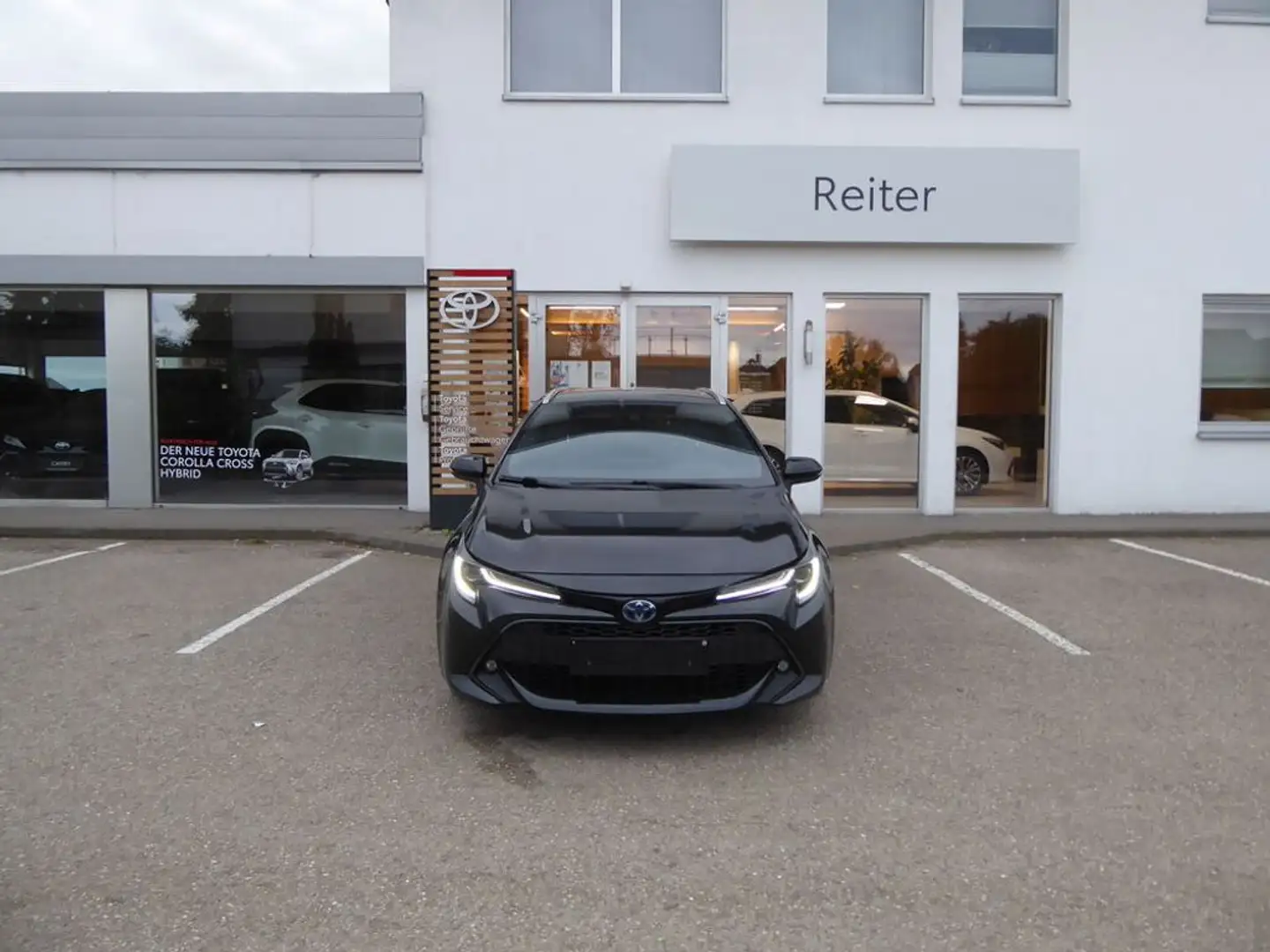 Toyota Corolla 1,8 Hybrid Touring Sports *MWST*SHZ* Zwart - 1