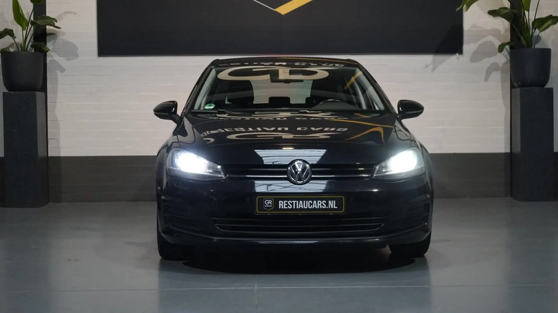 Volkswagen Golf 1.2 TSI Highline AUTOMAAT-CLIMA-CRUISE-DAB-NAVIGAT Zwart - 2