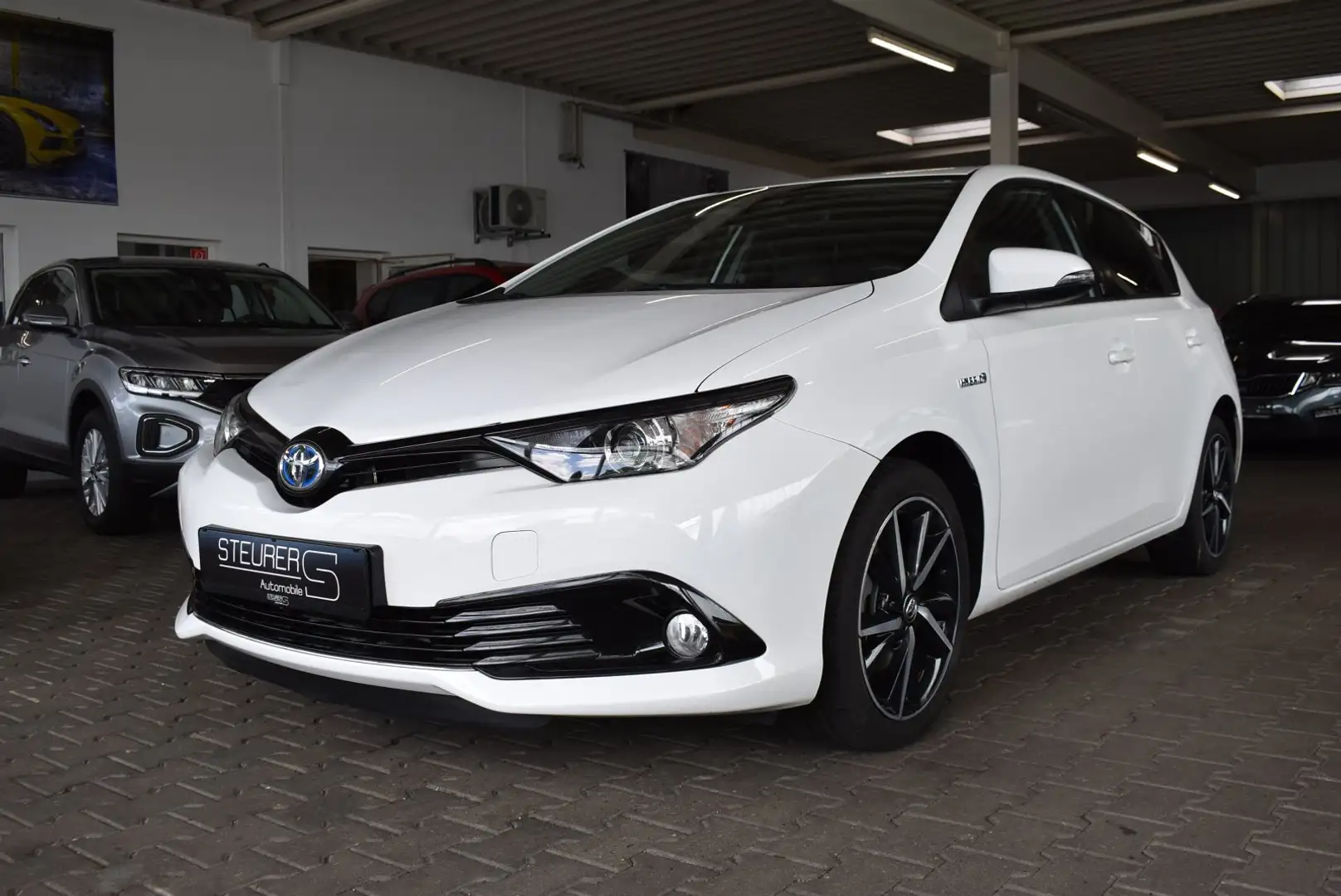 Toyota Auris 1.8 Hybrid Team D Blanc - 1