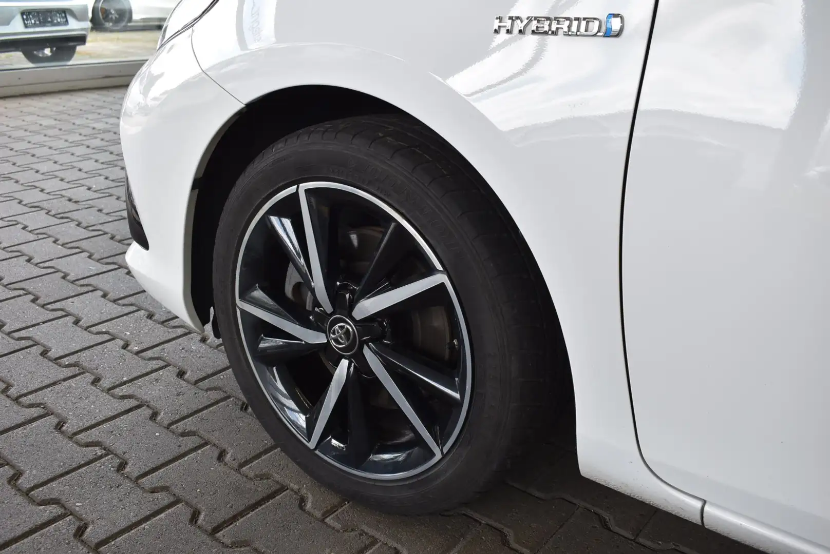 Toyota Auris 1.8 Hybrid Team D Blanc - 2