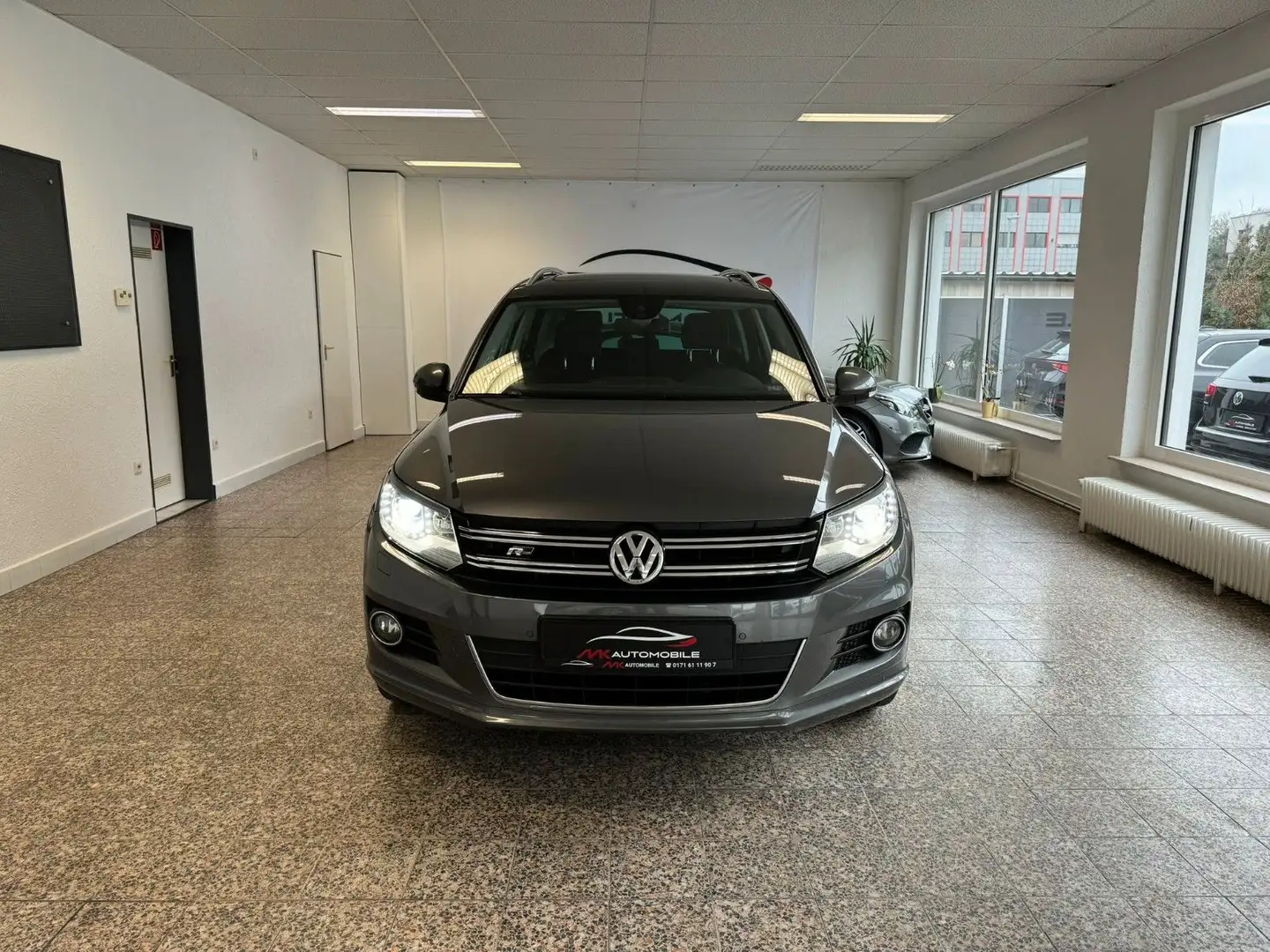 Volkswagen Tiguan R-Line 2.0 TDI 4Motion Panorama Anhänger Grau - 2