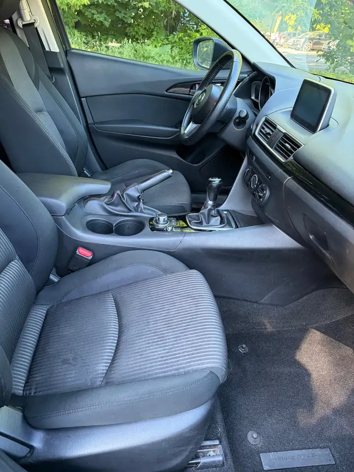 Mazda 3 снимка Mazda 3