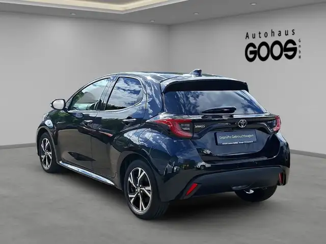 Toyota Yaris view 3