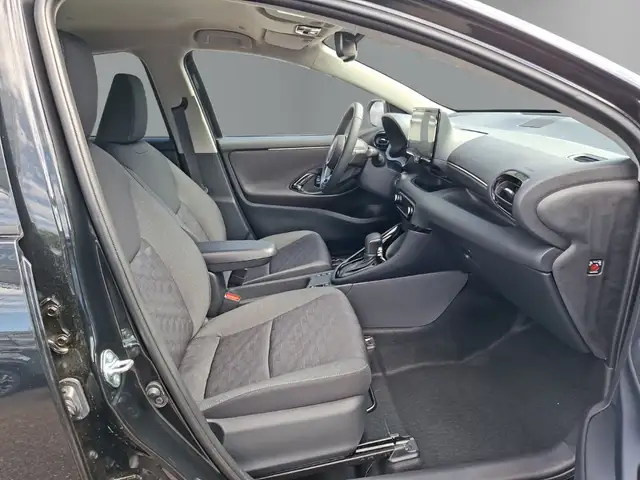 Toyota Yaris view 12