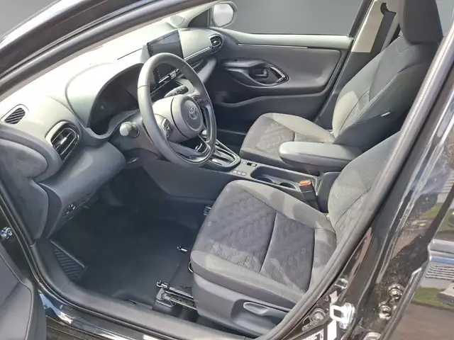 Toyota Yaris view 10