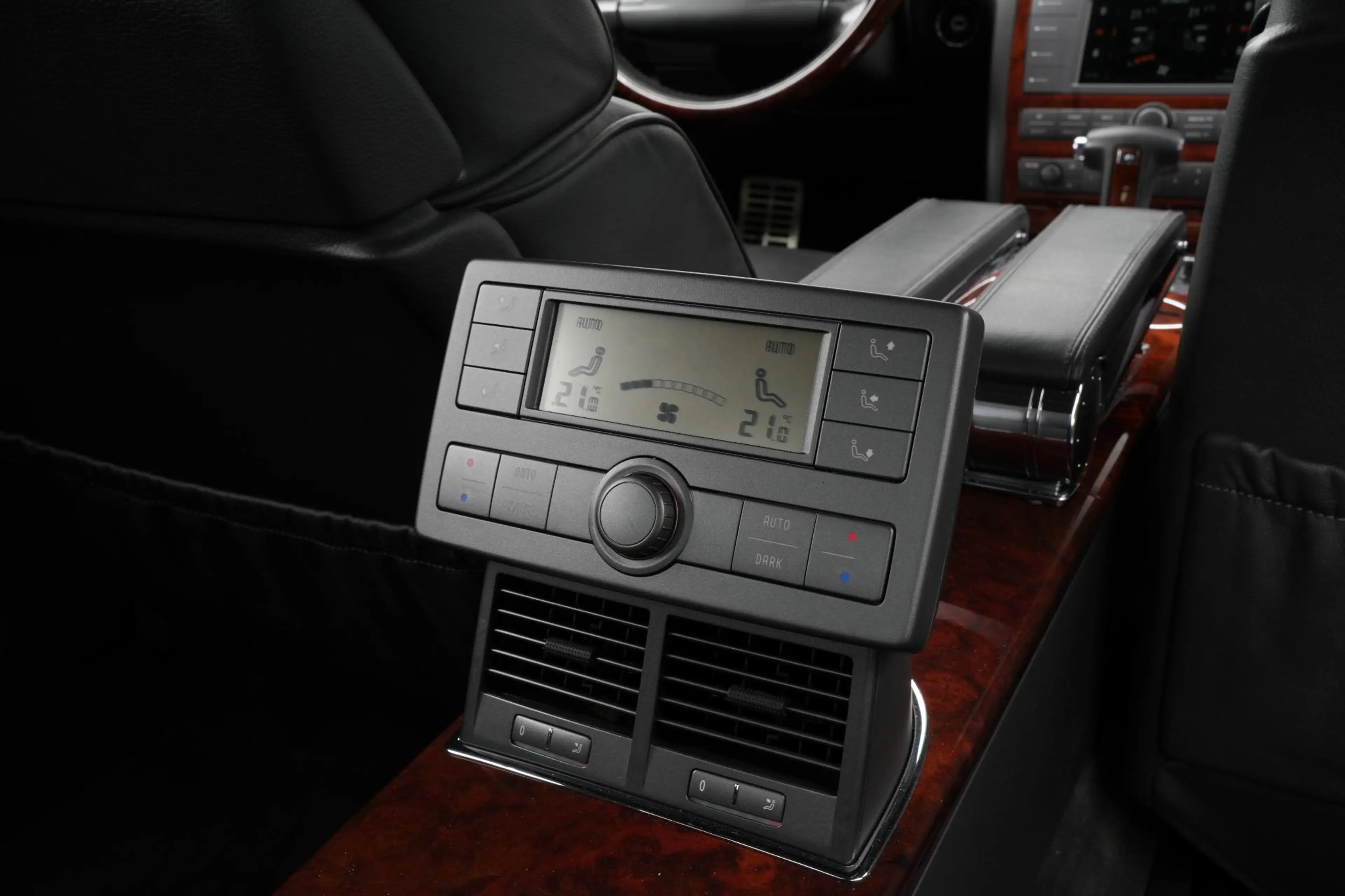 Volkswagen Phaeton 4.2 V8 4p. Lang LWB Youngtimer Stoelclima Massage — photo 25