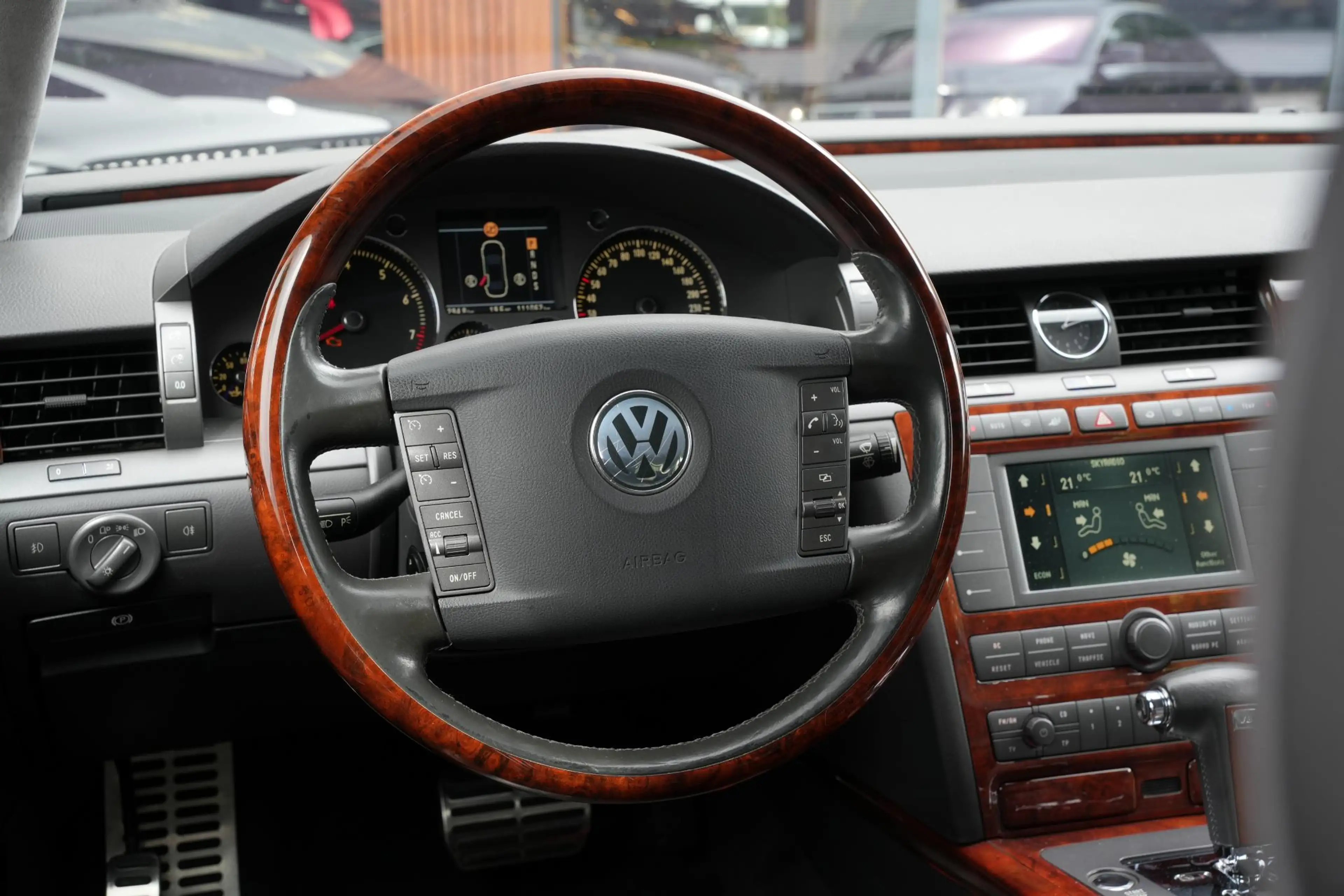 Volkswagen Phaeton 4.2 V8 4p. Lang LWB Youngtimer Stoelclima Massage — photo 40