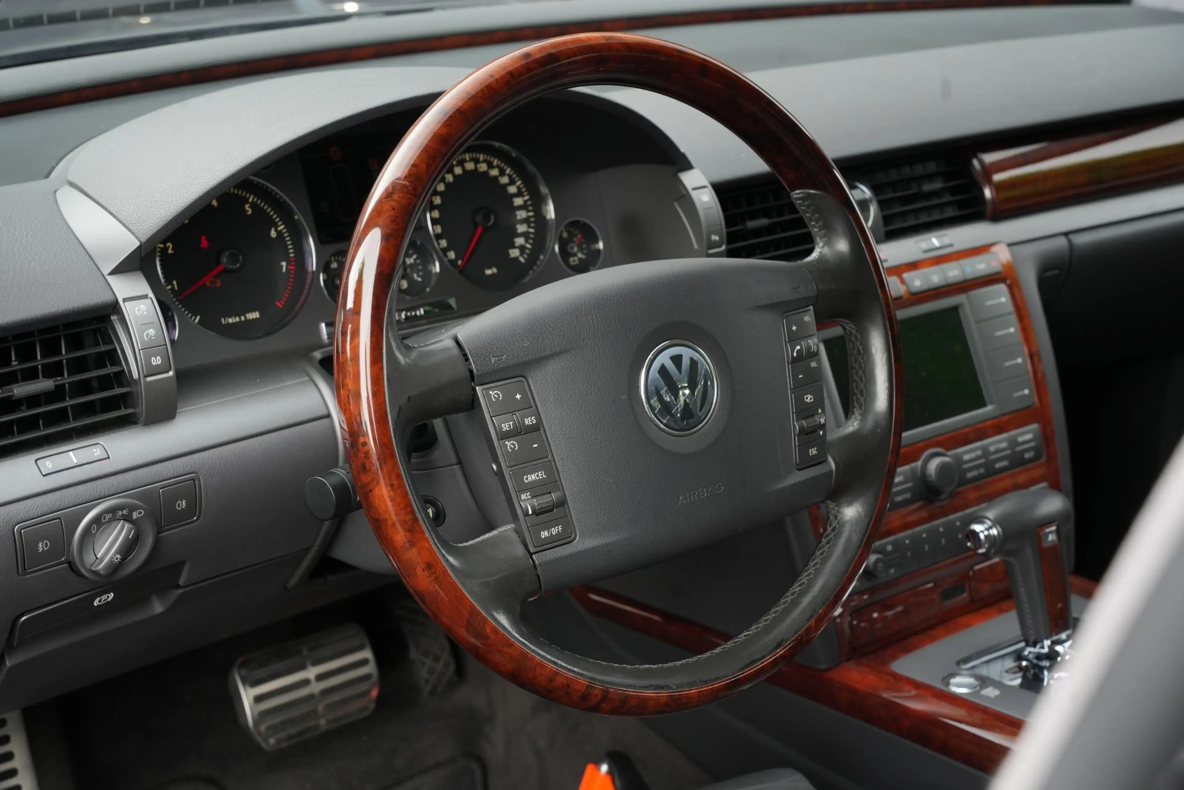 Volkswagen Phaeton 4.2 V8 4p. Lang LWB Youngtimer Stoelclima Massage — photo 19