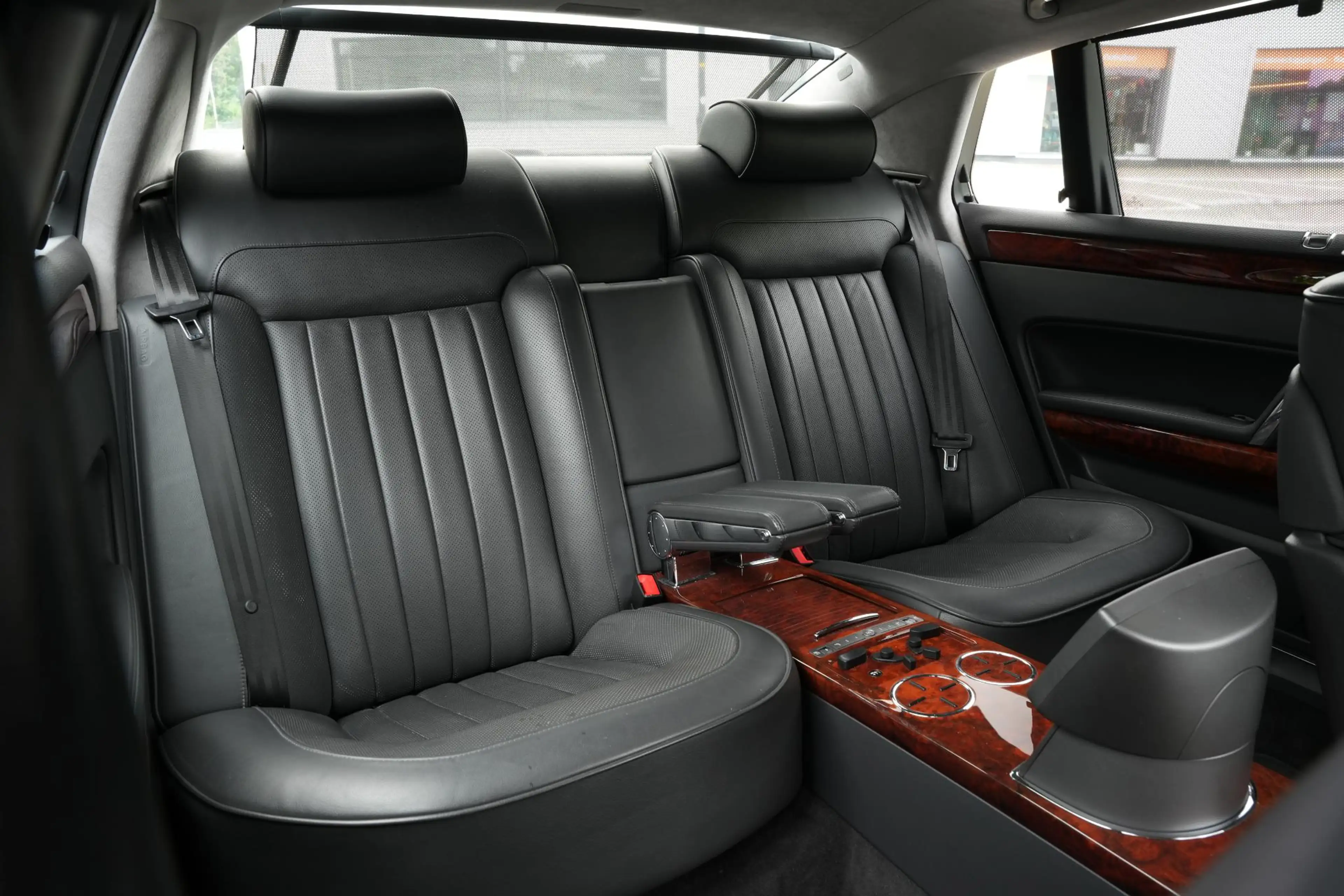 Volkswagen Phaeton 4.2 V8 4p. Lang LWB Youngtimer Stoelclima Massage — photo 4