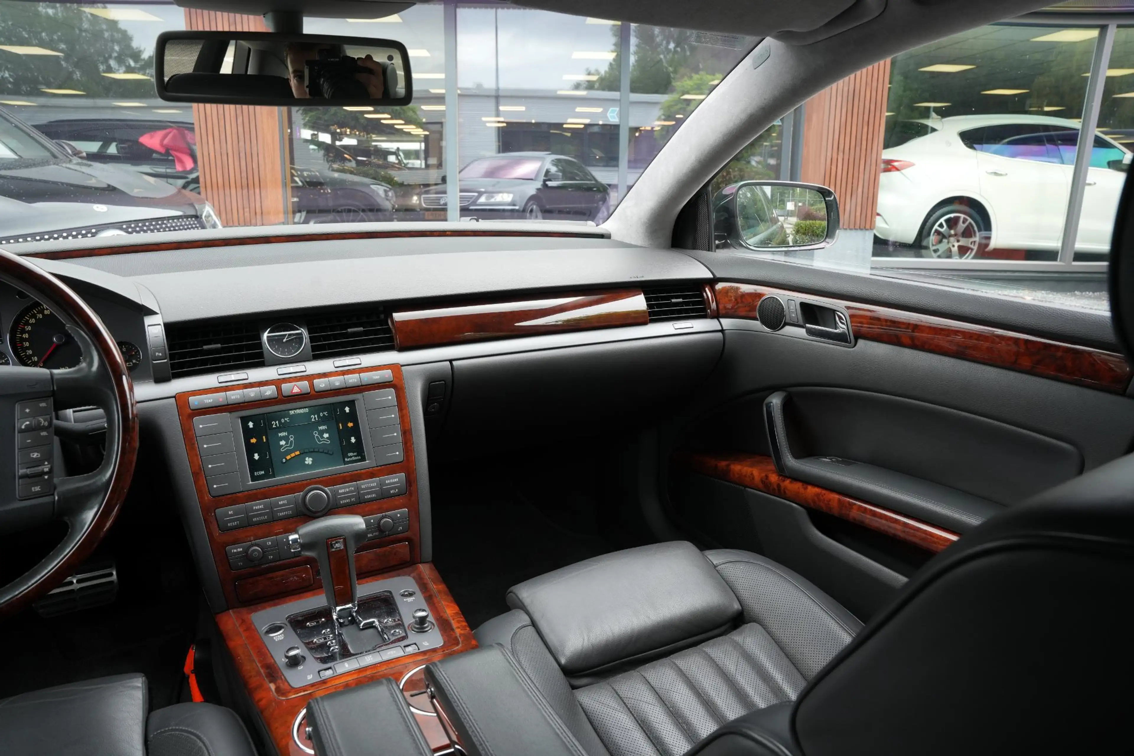 Volkswagen Phaeton 4.2 V8 4p. Lang LWB Youngtimer Stoelclima Massage — photo 6