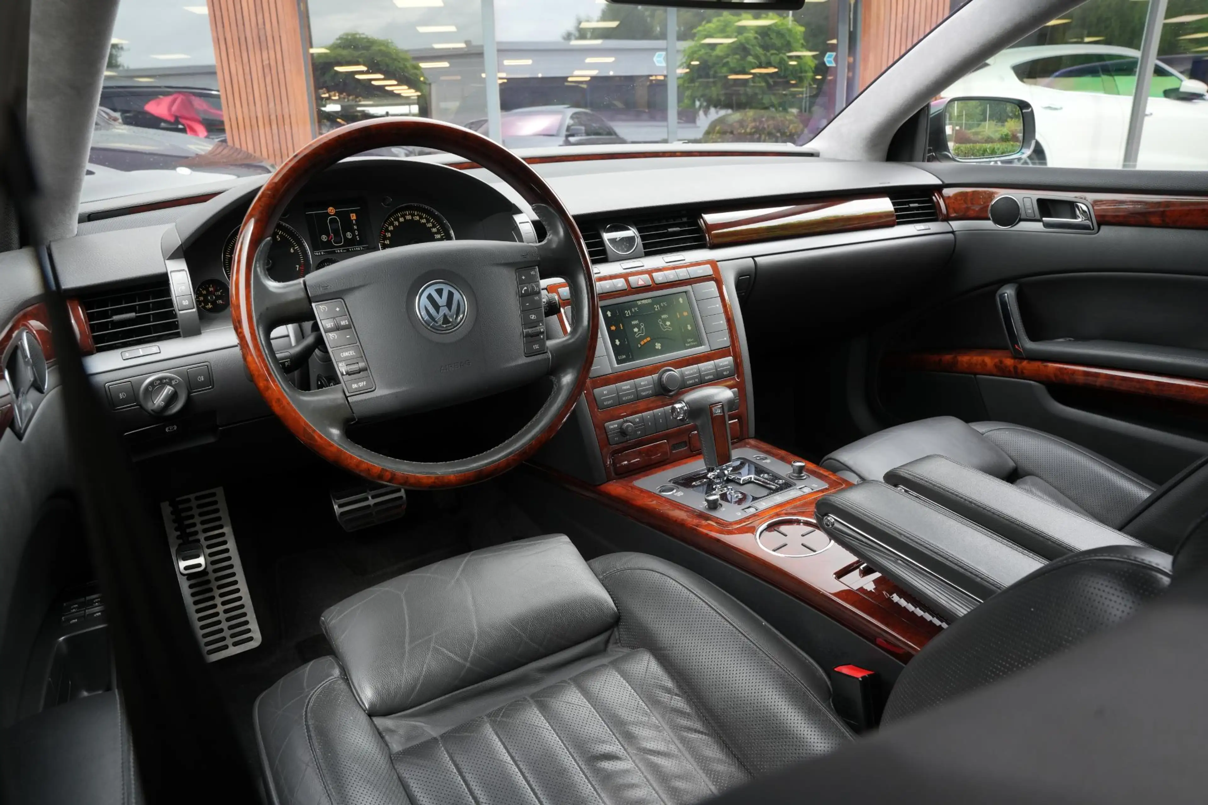 Volkswagen Phaeton 4.2 V8 4p. Lang LWB Youngtimer Stoelclima Massage — photo 39