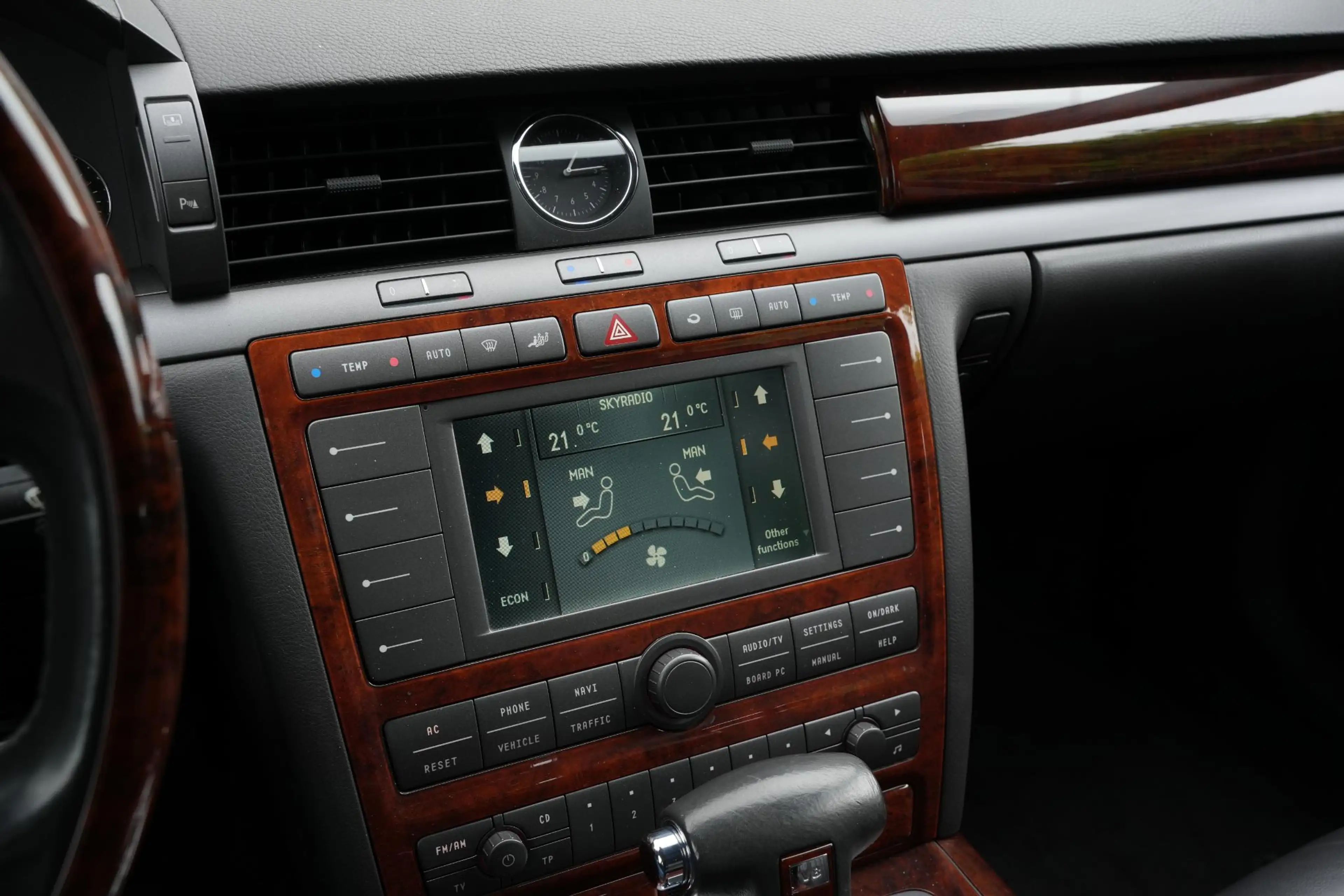 Volkswagen Phaeton 4.2 V8 4p. Lang LWB Youngtimer Stoelclima Massage — photo 46
