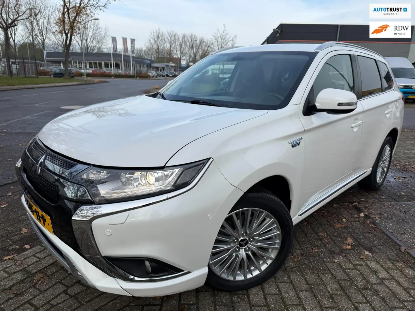 Mitsubishi Outlander 2.4 PHEV HYBRIDE 2020 230PK INTENSE+ SPORT ALCANTA Blanc - 1