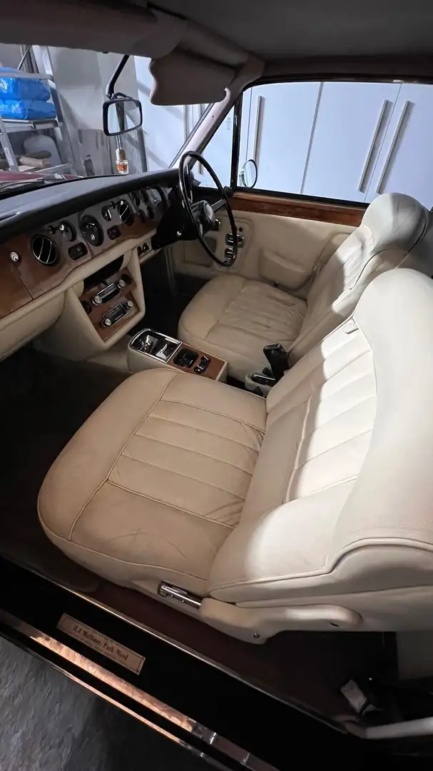 Rolls-Royce Corniche RHD Rojo - 2