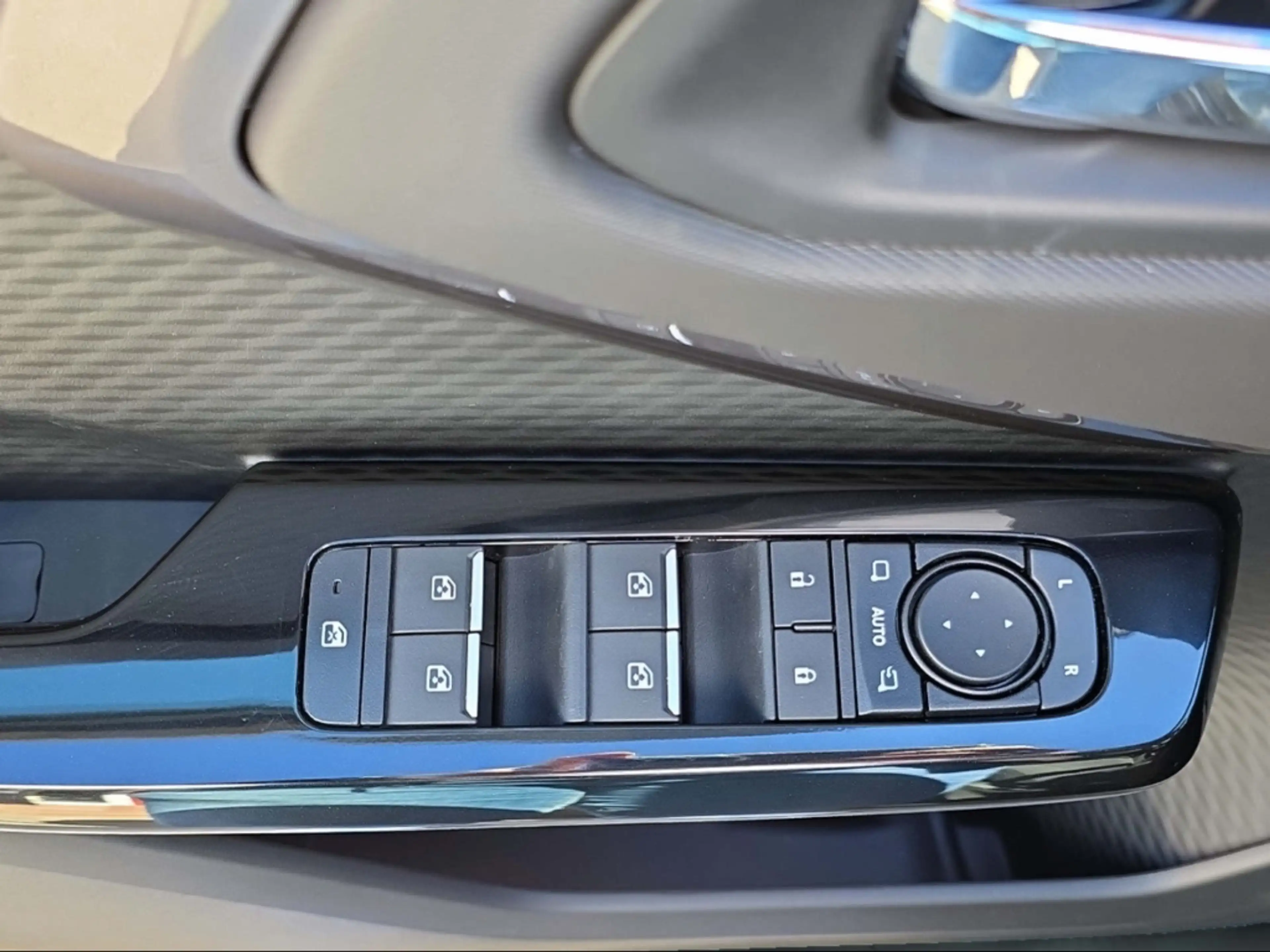 Toyota Urban Cruiser Teamplayer LED PDC Keyless Spurhalteass. Temp SHZ — photo 11