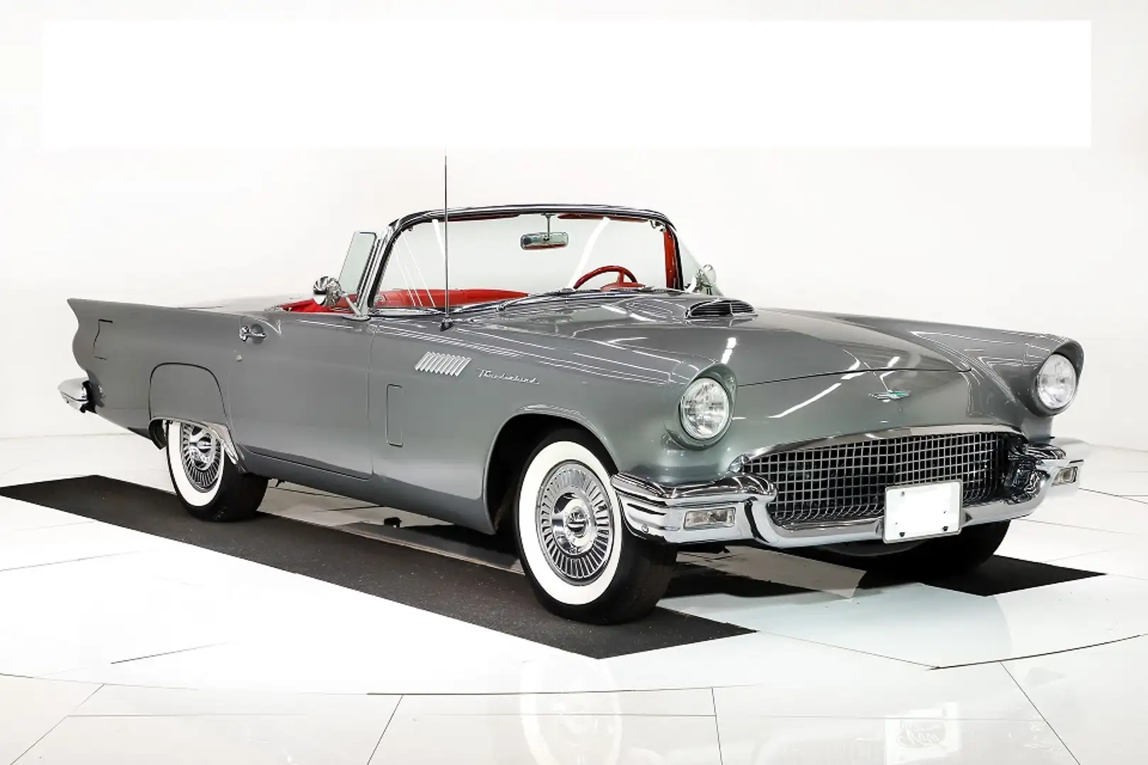 Ford Thunderbird - 1