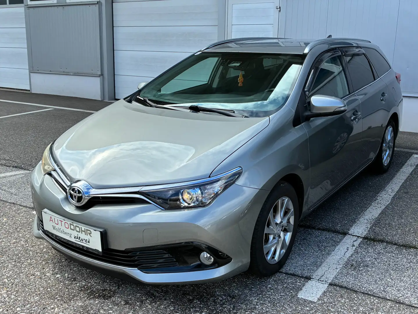 Toyota Auris Auris TS 1,2 Turbo Edition 45 Edition 45 Grau - 1
