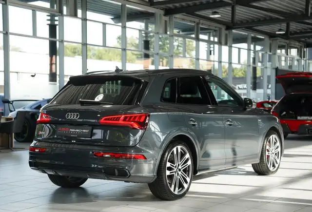 Audi SQ5 view 8