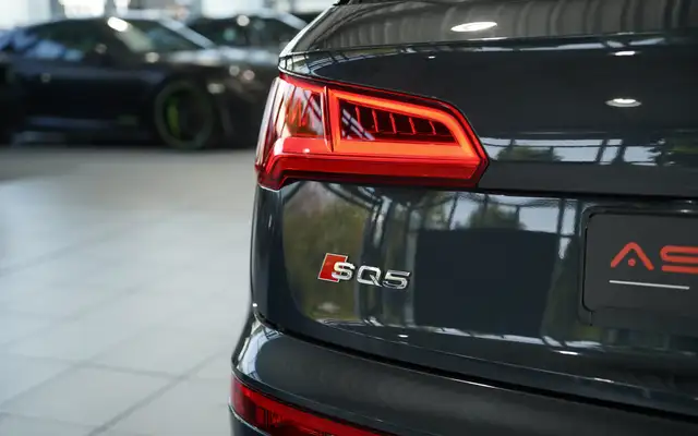 Audi SQ5 view 14