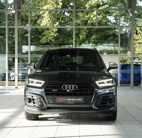 Audi SQ5 view 4