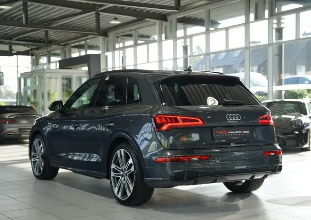 Audi SQ5 view 10