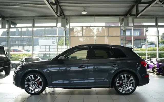 Audi SQ5 view 11