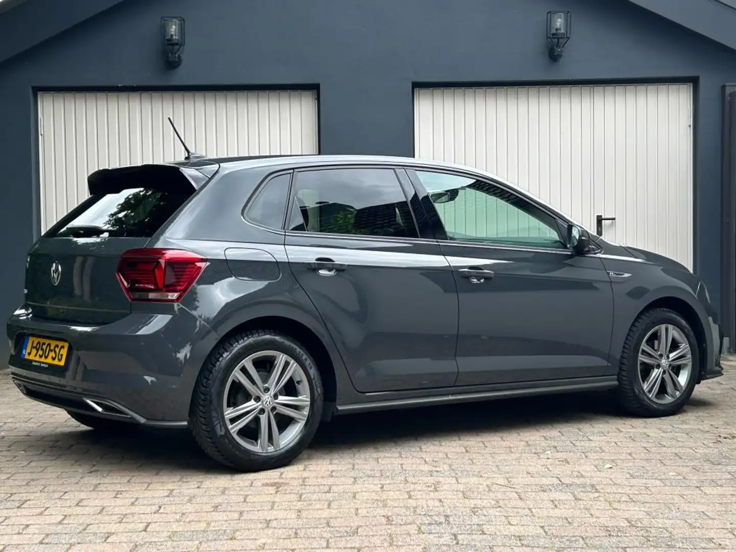 Volkswagen Polo 1.0 TSI Highline Business R / All-in prijs Grijs - 2