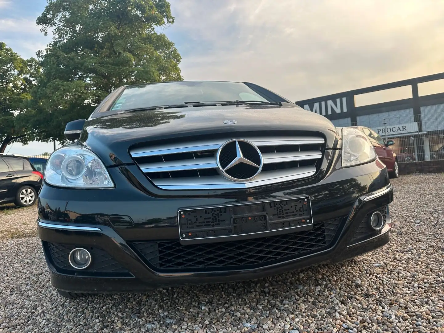Mercedes-Benz B 180 B -Klasse B 180 Automatik Schwarz - 2