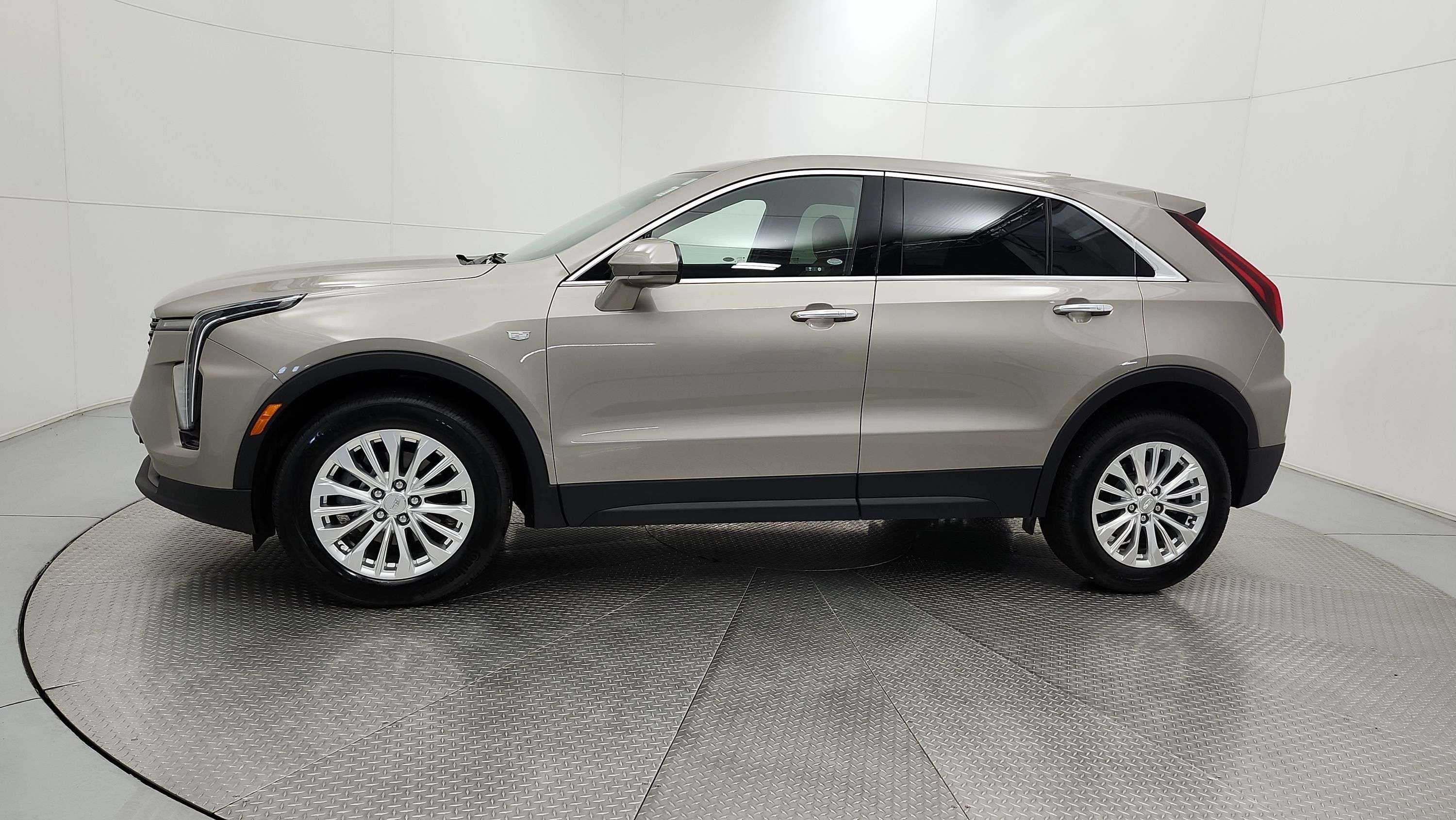 2024 Cadillac XT4 FWD LUXURY