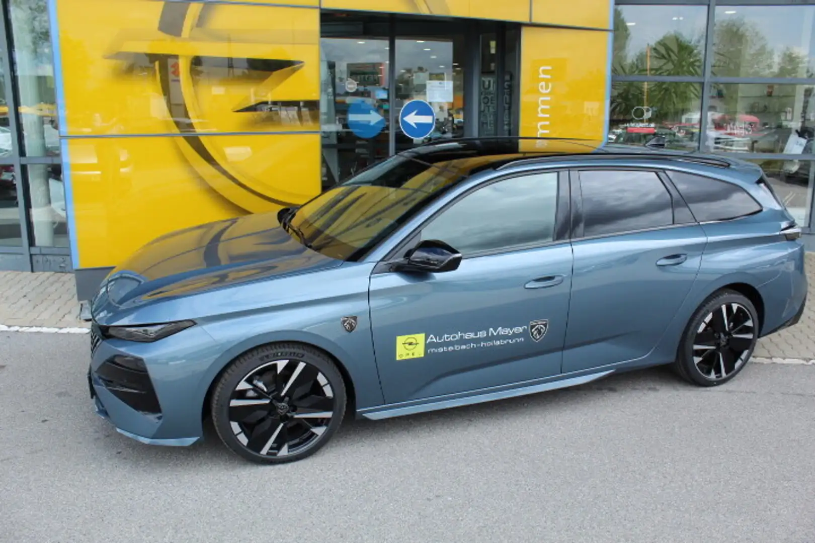 Peugeot 308 SW Hybrid 145 e-DSC6 GT Blau - 1