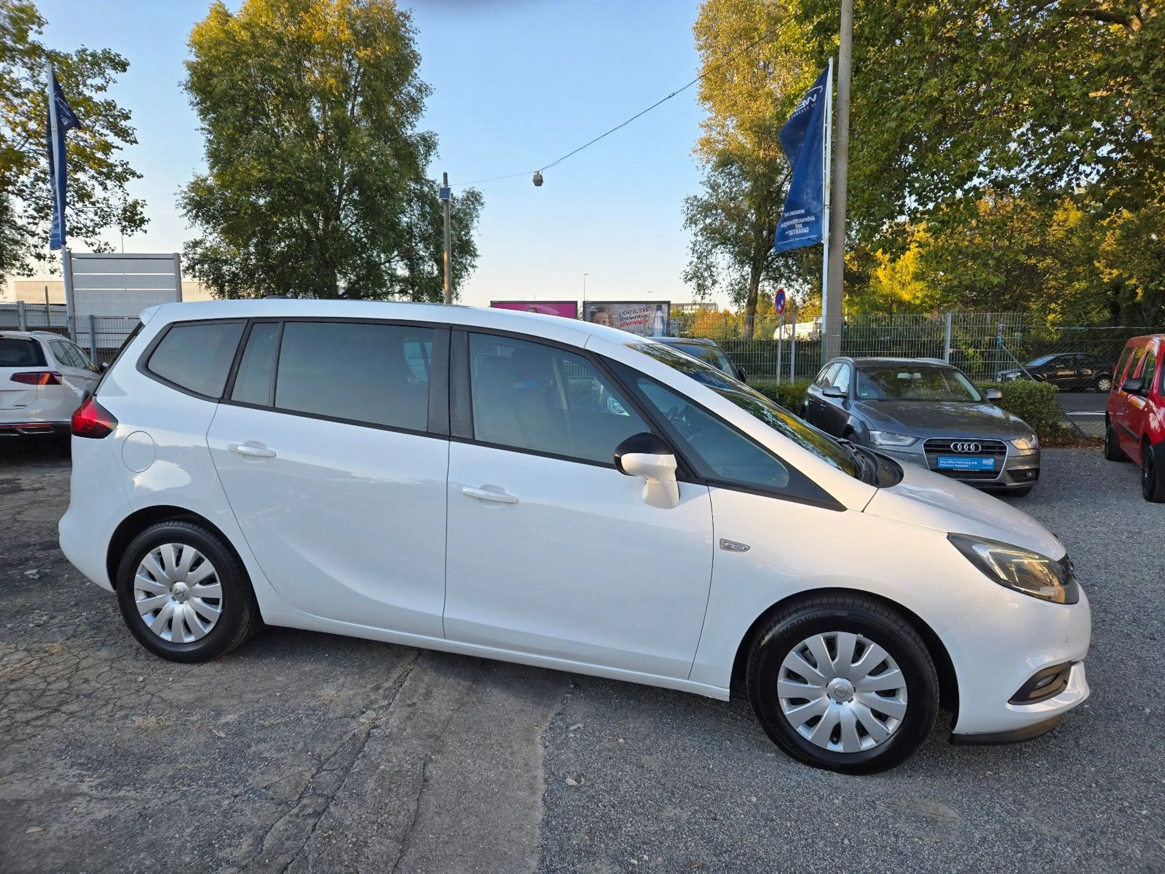 Opel Zafira C ON — photo 6