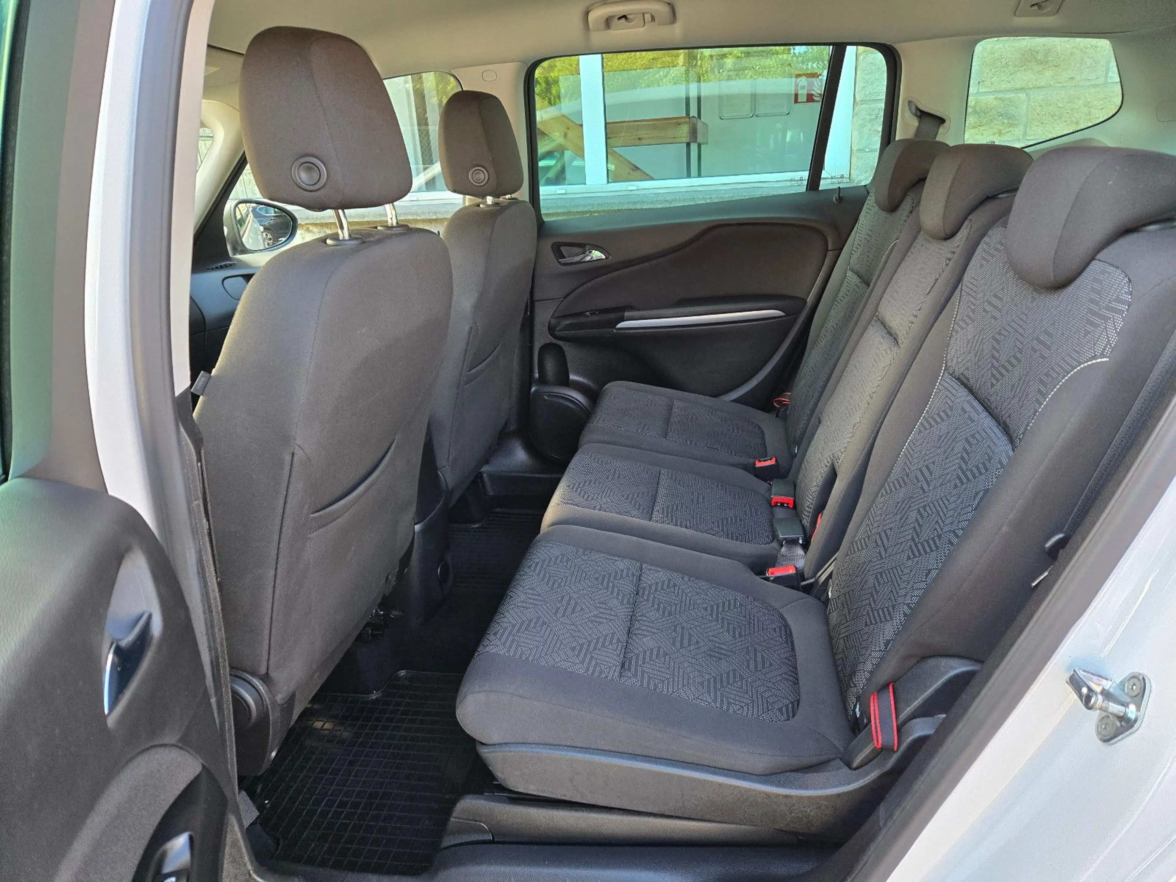 Opel Zafira C ON — photo 10