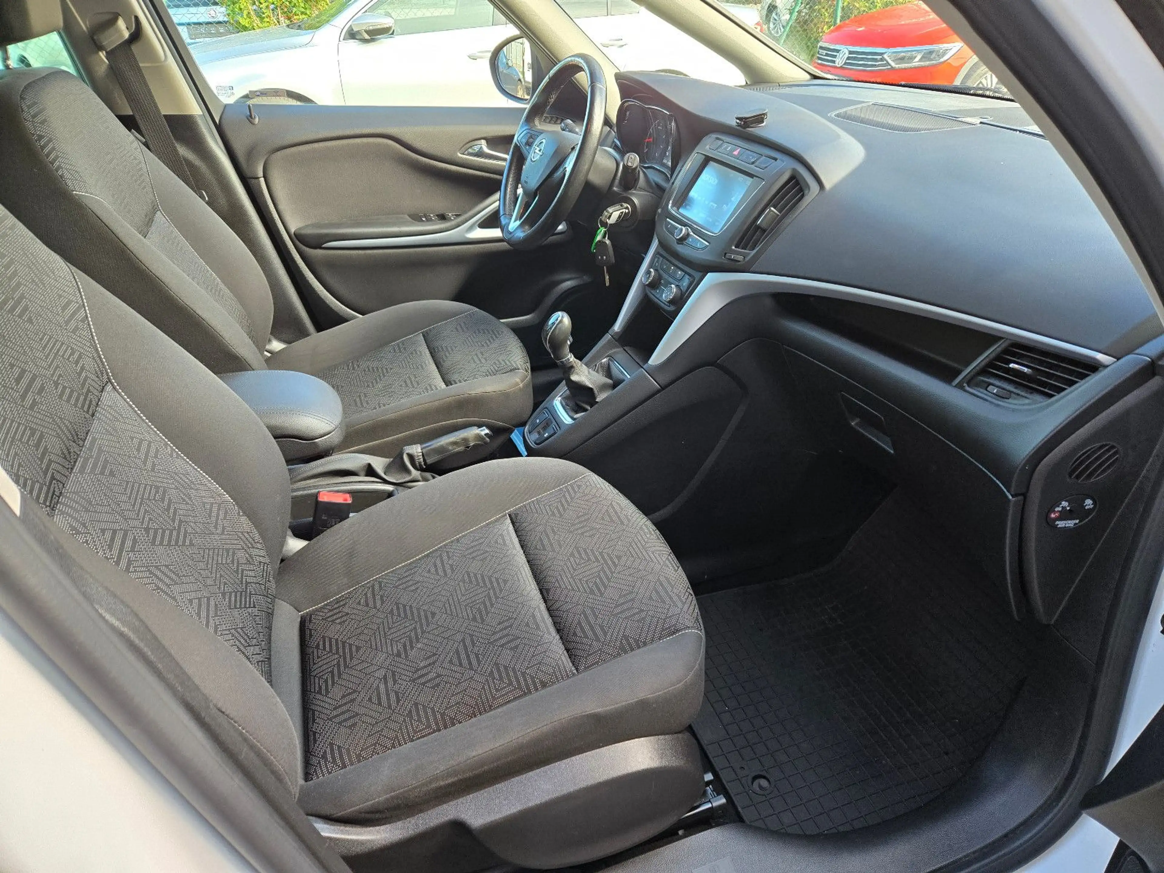 Opel Zafira C ON — photo 15
